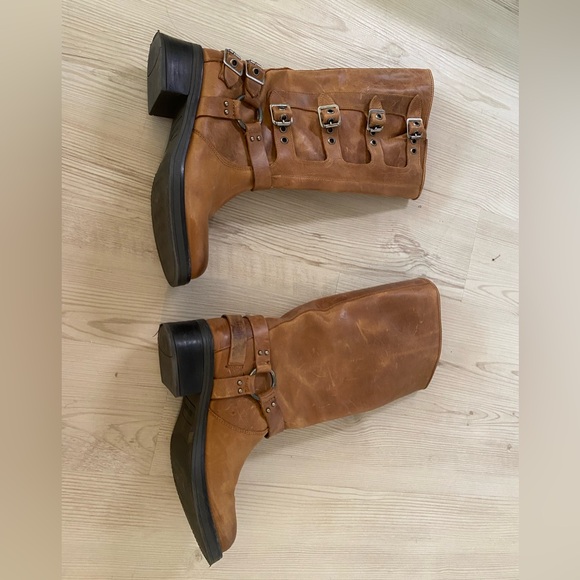 Steve Madden Brocks Knee Boot in Brown Distressed Leather - Picture 3 of 8